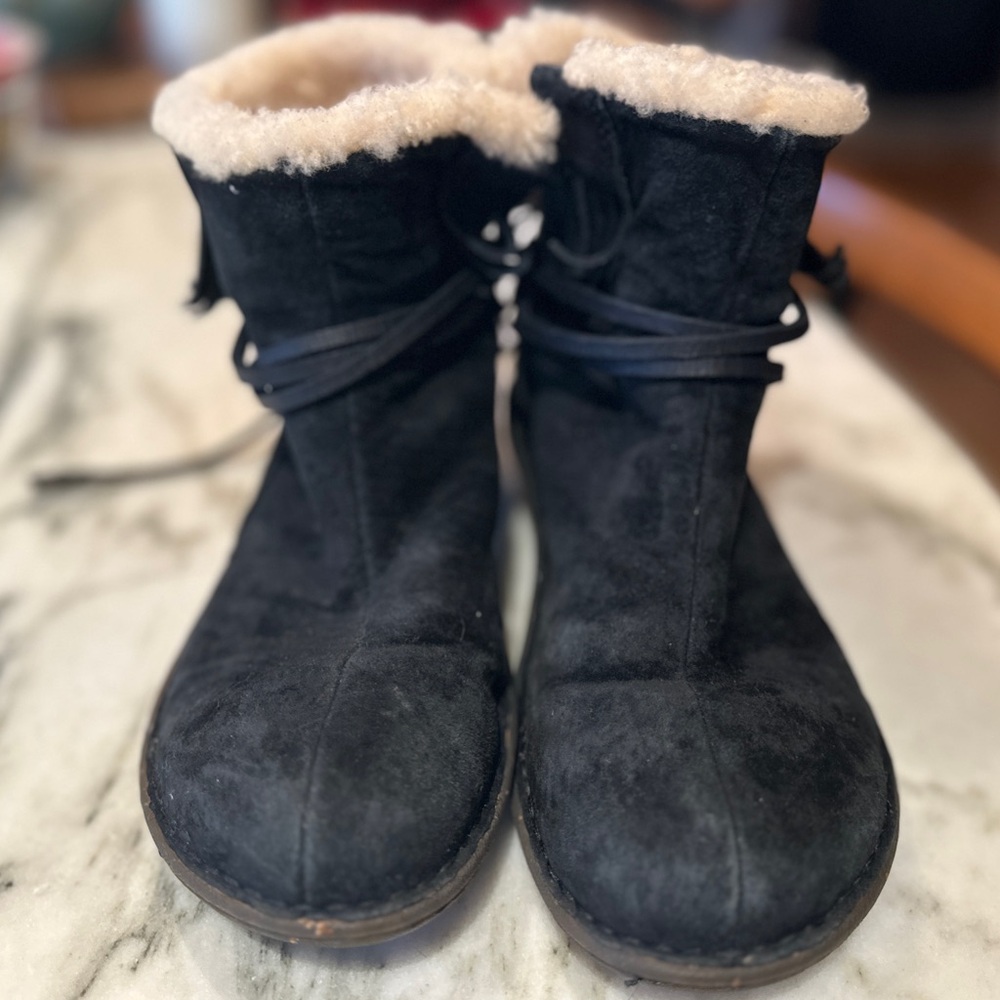 UGG Gaviota Black Leather Winter Ankle Boots 8